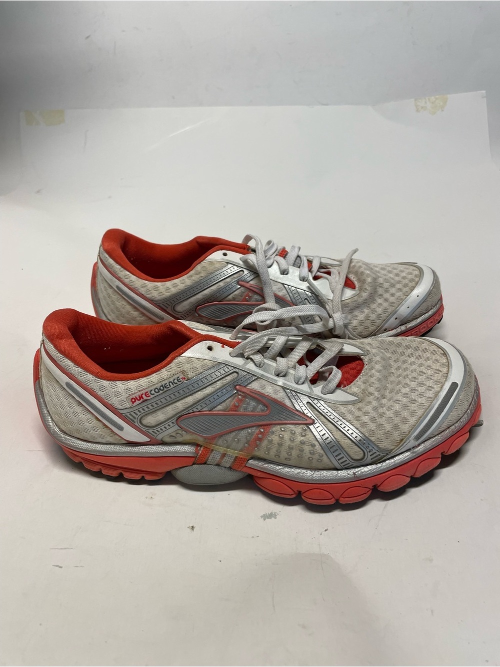 Brooks Pure Cadence 1201041 White Coral Running Athletic Shoes Women Sz US 7